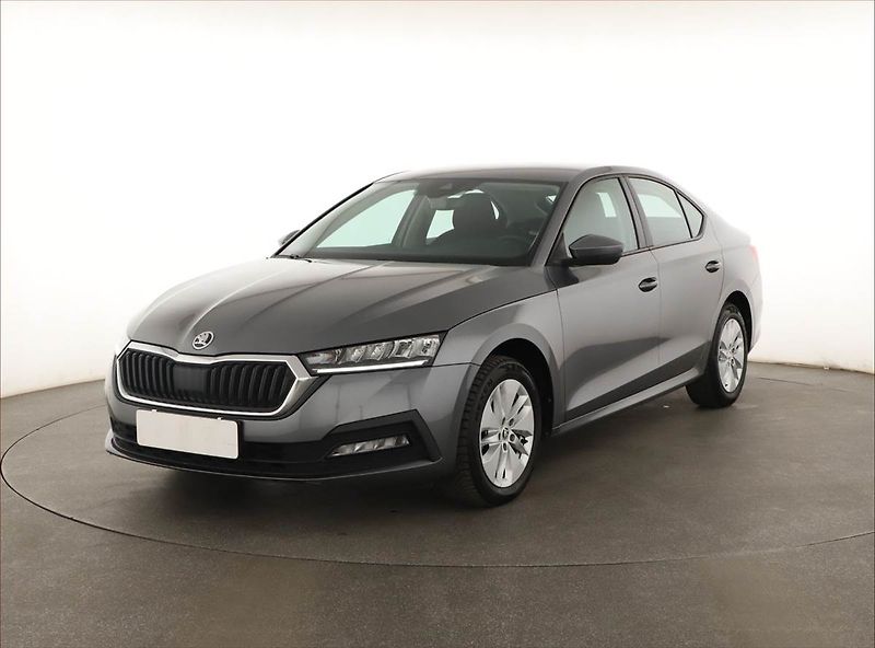 Škoda Octavia (2023) Ambition 1.0 TSI e-tec - fotka 2 z 20