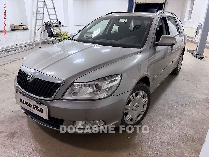 Škoda Octavia (2012) 1.6 TDi, 2.maj, navi, AC - fotka 1 z 3