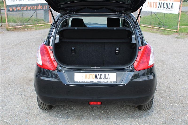 Suzuki Swift 1,2 i  4 x 4, SERVISKA - fotka 11 z 31