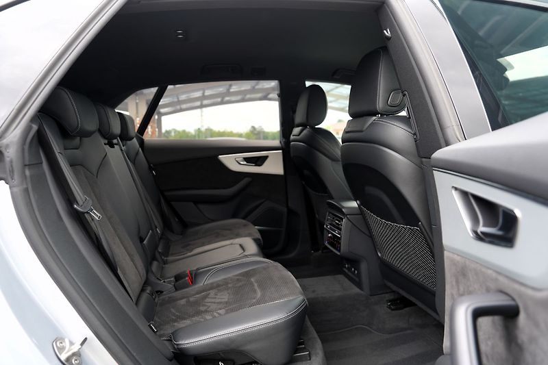 Audi Q8 55 TFSI Q/21kola/S-line/B&O - fotka 29 z 44