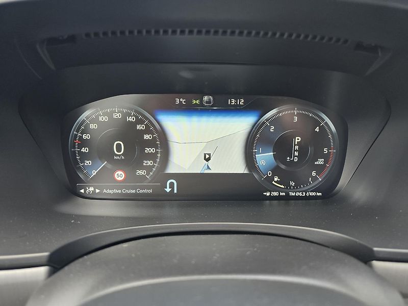 Volvo V90 D4 2,0 140kW 4x4 DPH MOMENTUM - fotka 26 z 45