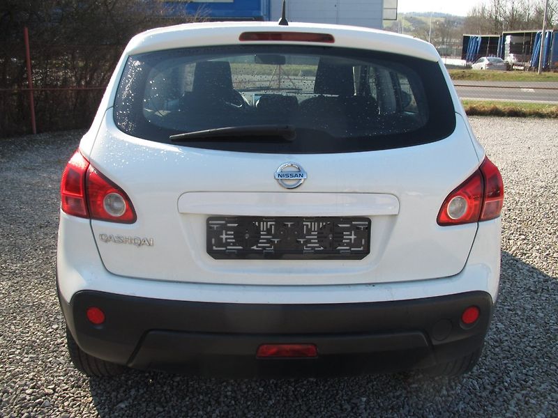 Nissan Qashqai 1.6 - fotka 5 z 16