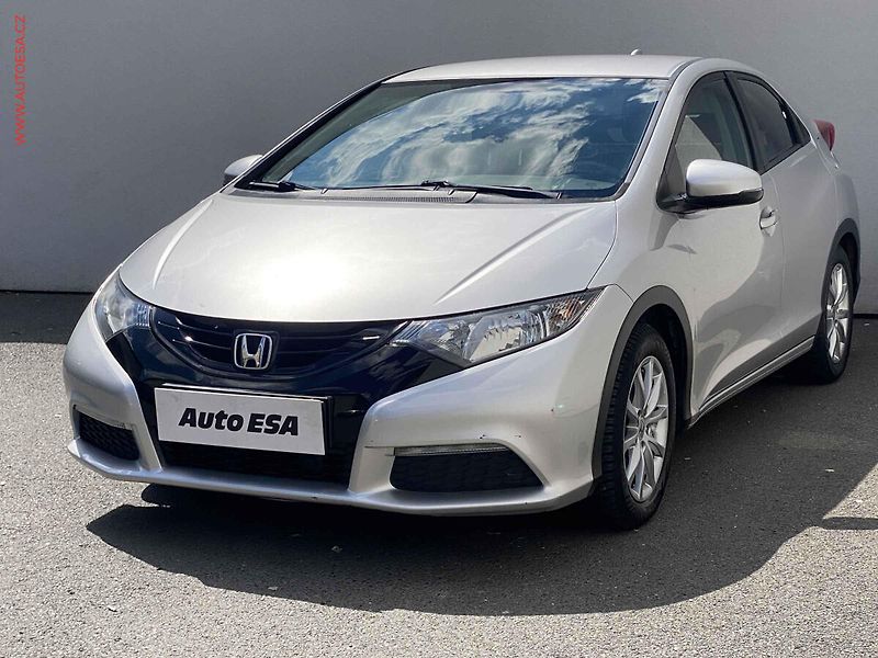 Honda Civic (2014) 1.4CVVT, Comfort - fotka 3 z 17