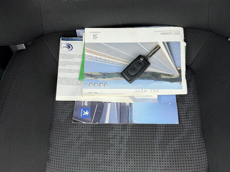 Peugeot 3008 1.6i 16V - fotka 15 z 21