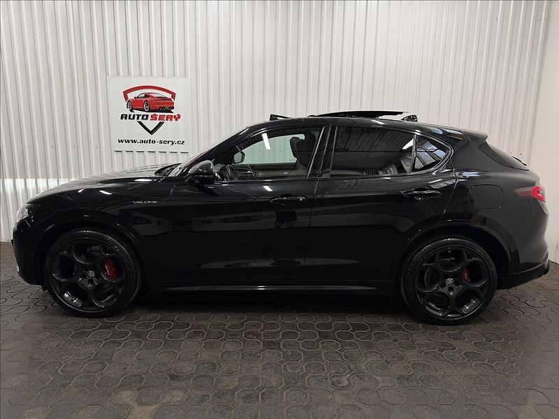 Alfa Romeo Stelvio VELOCE 154kW Q4 PANO H&K R21 - fotka 4 z 42