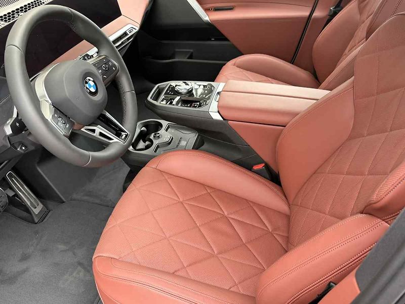 BMW iX (2026) - fotka 8 z 10