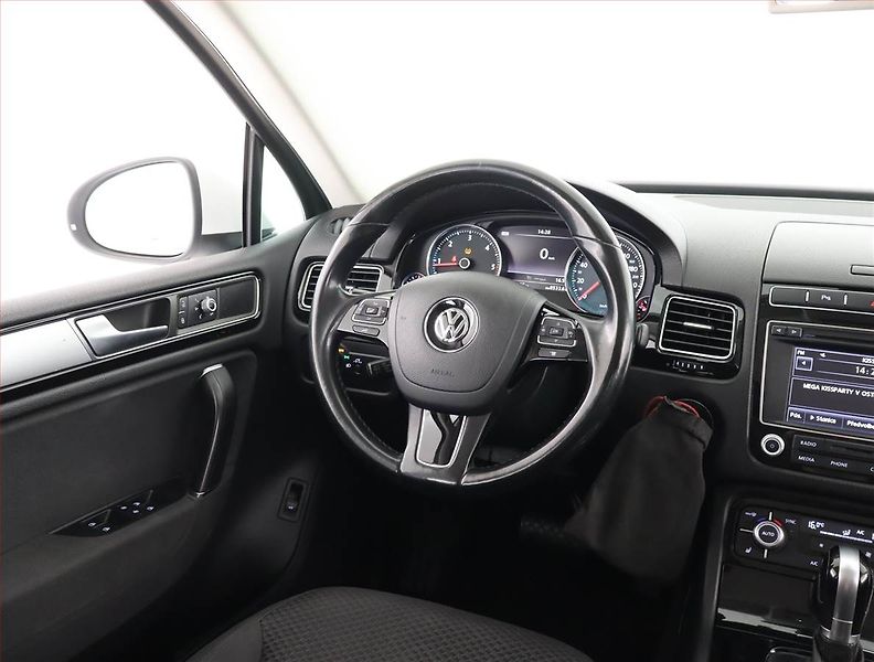 Volkswagen Touareg (2016) 3.0 TDI, 4X4, Automat - fotka 7 z 24