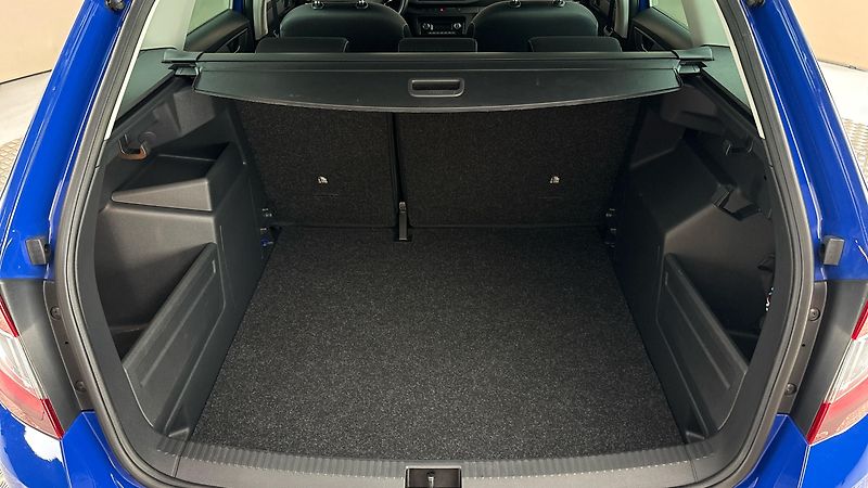 Škoda Fabia 1.0 TSI Black Combi - fotka 17 z 23