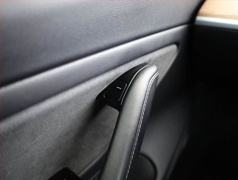Tesla Model 3 (2019) Long Range 4WD 78kWh, SoH 85% - fotka 16 z 22