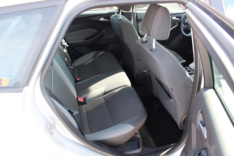 Ford Focus (2012) 1,6i KLIMA EL.OKNA PDC ESP - fotka 12 z 16
