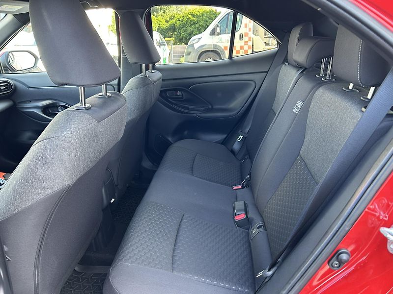 Toyota Yaris Cross (2025) STYLE 1,5 HEV 130k AT - fotka 8 z 14