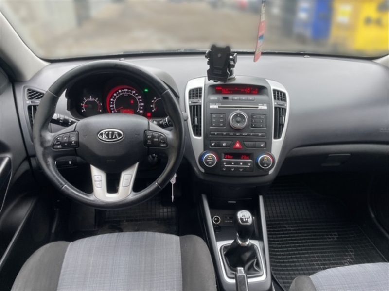 Kia Ceed 1,6 CRDi 85KW - fotka 9 z 11