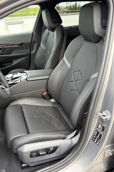 BMW Řada 5 540d xDrive Touring - fotka 7 z 9
