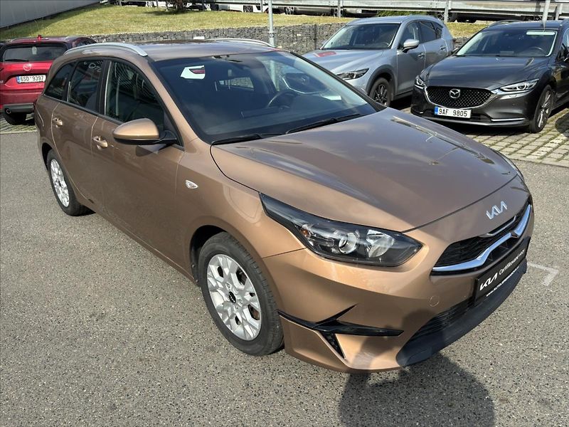 Kia Ceed 1,5 TGDi Spin ZÁRUKA KAMERA - fotka 7 z 35