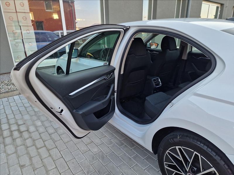 Škoda Octavia 2.0TDI Style, původ ČR,1.Maj. - fotka 18 z 50