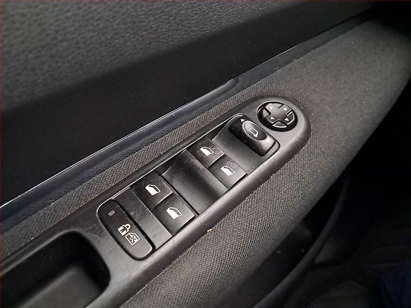 Peugeot 3008 (2012) 1.6 VTi, po STK, jezdí výborně - fotka 16 z 20