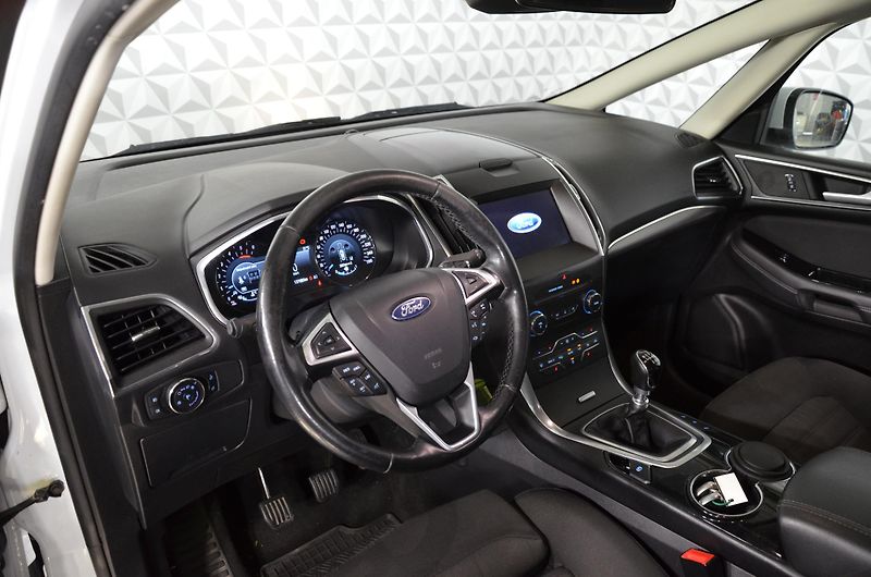 Ford S-MAX (2020) 2.0TDCi 110kw Titanium - fotka 9 z 24