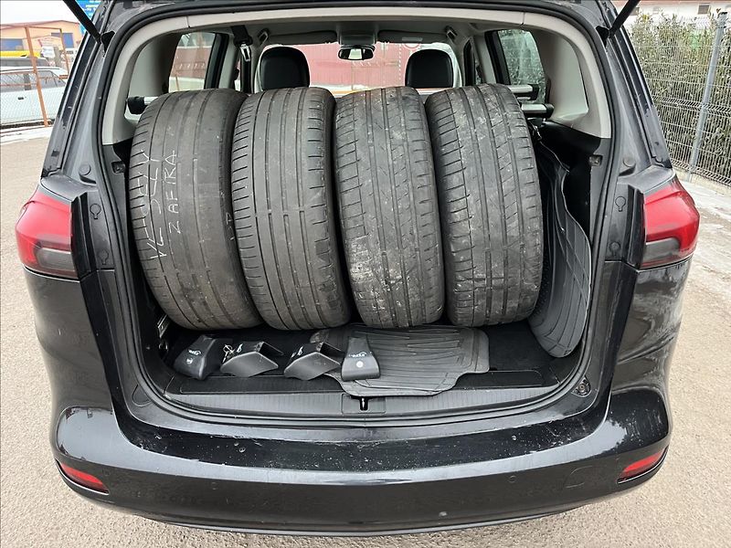 Opel Zafira 1,6 CDTi 100KW TOURER 2xKOLA - fotka 32 z 39
