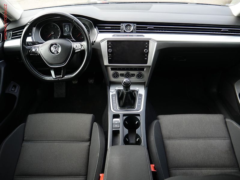 Volkswagen Passat (2017) 1.4 TSi, Comfortline, navi - fotka 7 z 19
