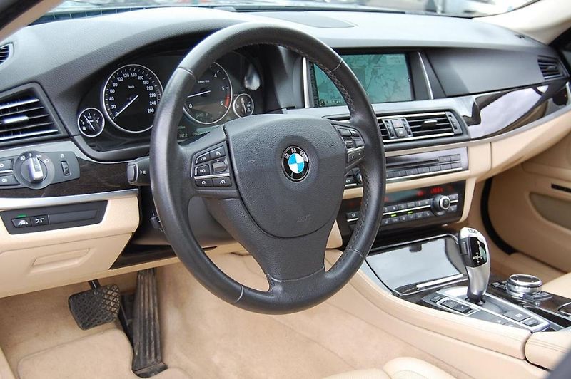 BMW Řada 5 (2014) 535d xDrive, 230 kW - fotka 7 z 48