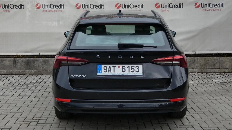 Škoda Octavia Combi 2,0 TDI Ambition - fotka 4 z 22