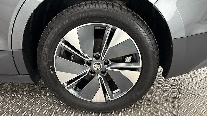 Škoda Enyaq 82 kWh AUT 80 Loft - fotka 19 z 31