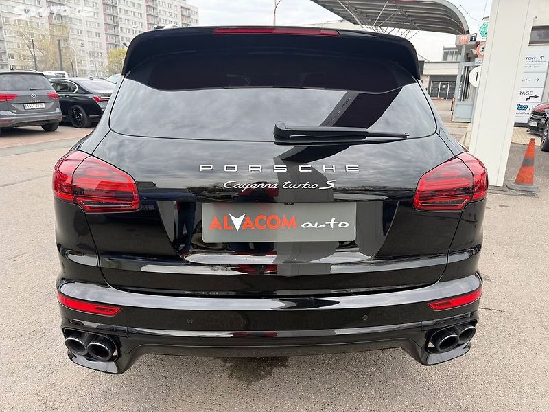 Porsche Cayenne Turbo S - fotka 7 z 44