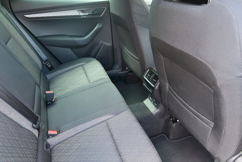 Škoda Karoq (2025) Top Selection 1.5 TSI 110 kW D - fotka 25 z 30
