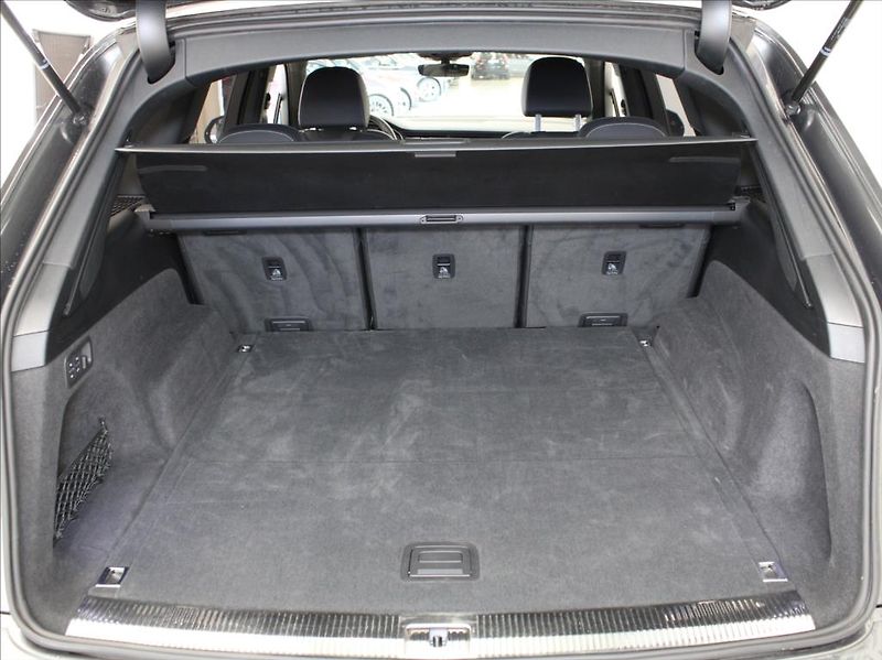 Audi Q7 3,0 50TDi S-Line 45tkm. 1.maj. - fotka 27 z 28