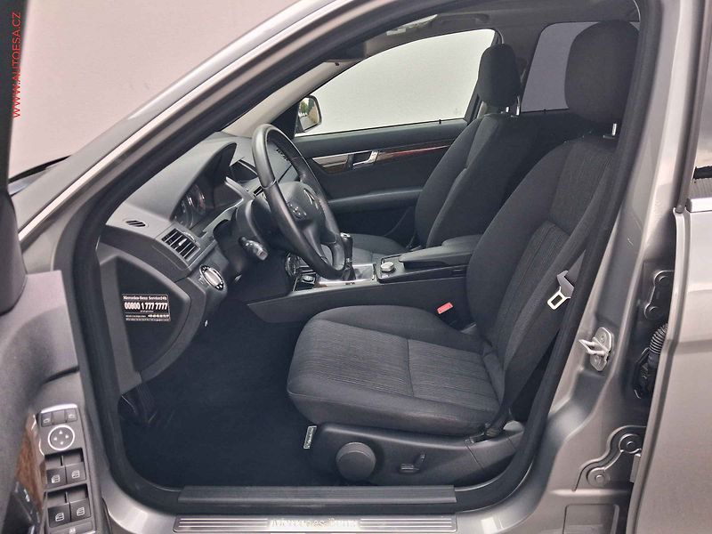 Mercedes-Benz Třídy C (2008) 2.5i C230, Elegance, TZ - fotka 9 z 18