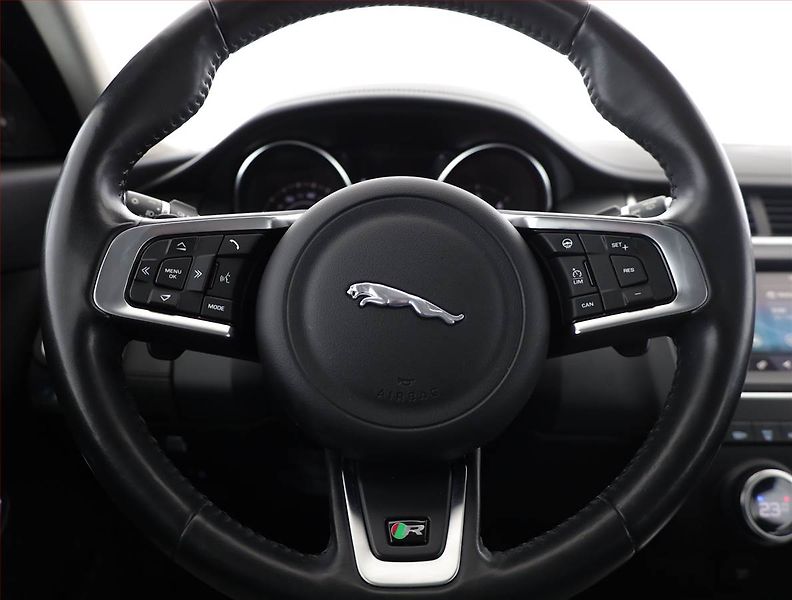 Jaguar E-Pace (2021) D150 AWD - fotka 17 z 20