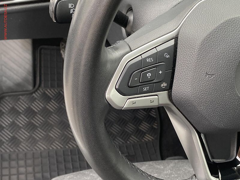 Volkswagen Golf (2022) 2.0 TDi, ČR, Life, LED - fotka 13 z 19