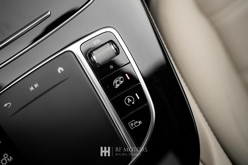 Mercedes-Benz Třídy E (2022) AMG E63 S 4MATIC 450kW - fotka 51 z 56