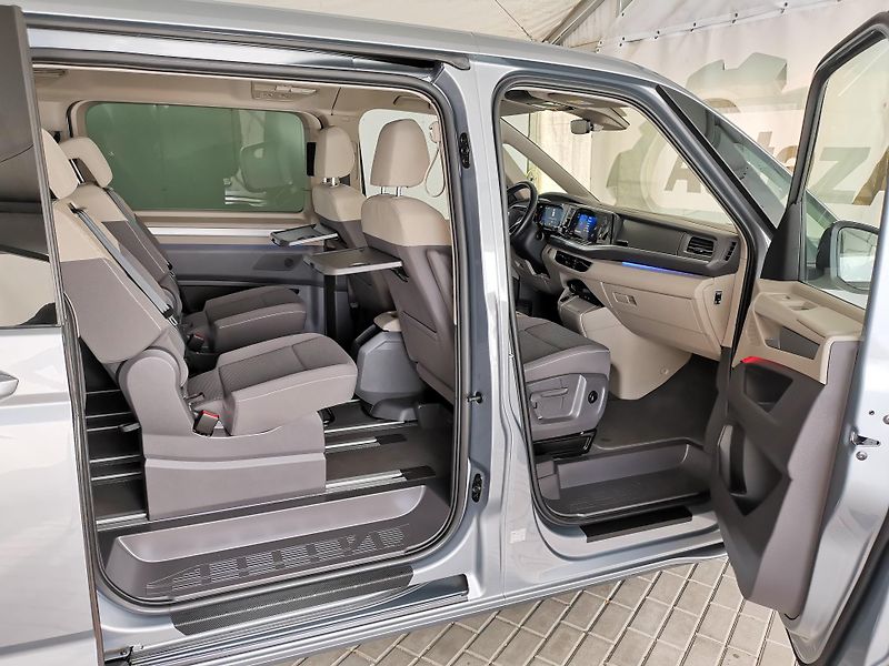 Volkswagen Multivan (2023) LED ACC WEBASTO EL.DVEŘE LANG - fotka 11 z 28