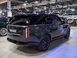 Anglické SUV s délkou 5 052 mm není žádný drobek.