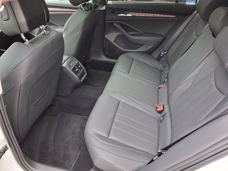 Škoda Superb (2025) Combi iV L&K DSG 1,5TSi 150kW - fotka 6 z 35