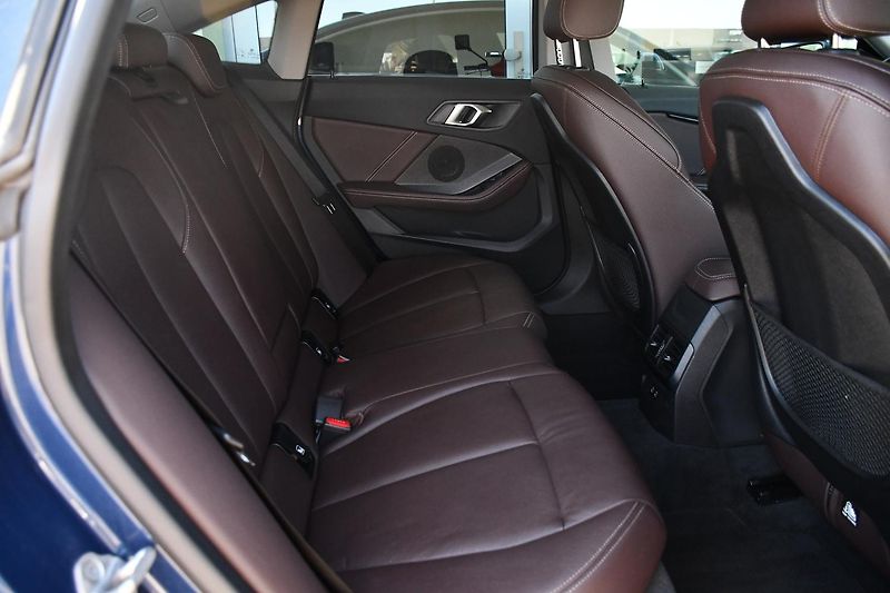 BMW Řada 2 218d NAVI KAMERA 1.M ČR - fotka 21 z 41