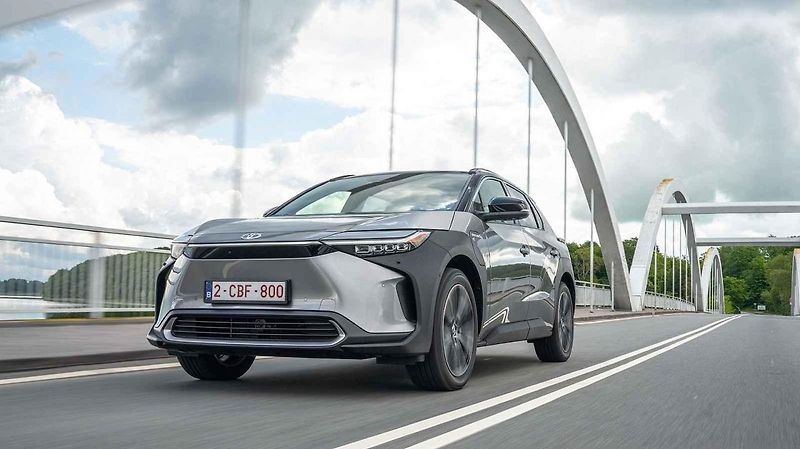 Toyota bZ4x při jízdě
