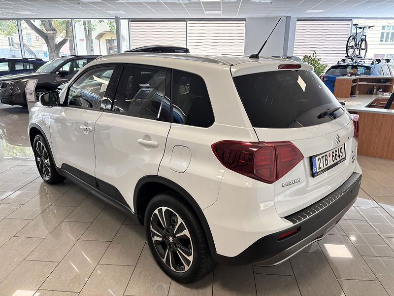Suzuki Vitara 1.4 Elegance Panorama 4x4 6AT - fotka 3 z 48