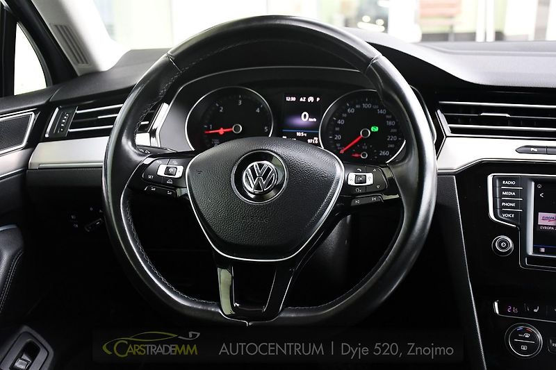 Volkswagen Passat 2,0TDi DSG NAVI 2xKOLA  - fotka 28 z 51