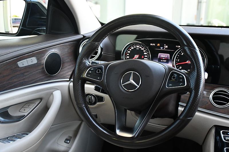 Mercedes-Benz Třídy E 350d - fotka 7 z 42