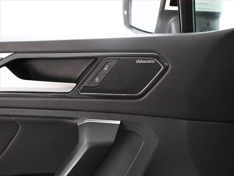 Volkswagen Tiguan (2017) R-Line 2.0 TDI, 4X4, Automat - fotka 16 z 18