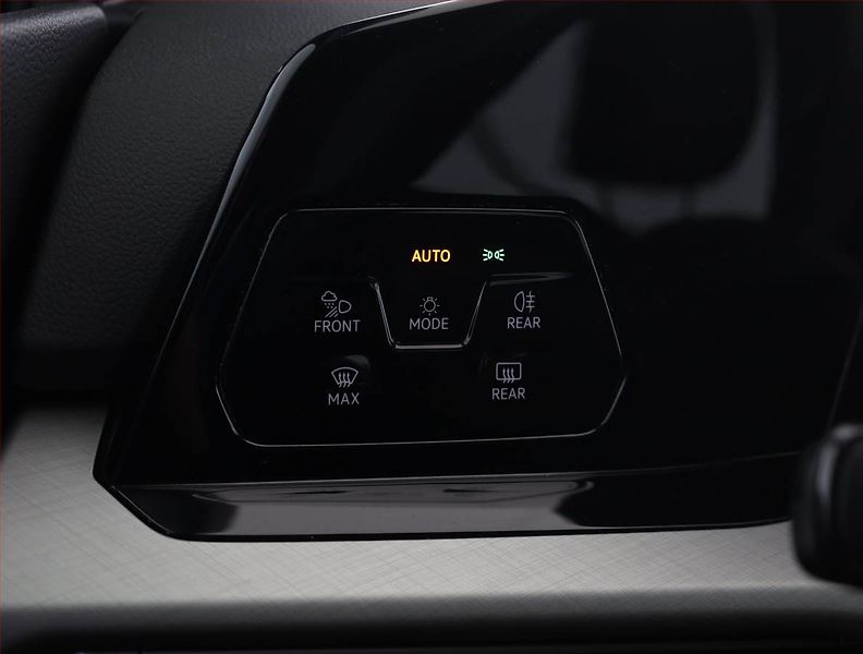 Volkswagen Golf (2023) Life 1.5 TSI, digi klima - fotka 14 z 17