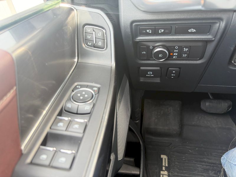 Ford F-150 (2021) Lariat 3.5L 298kW 4x4 - fotka 11 z 35