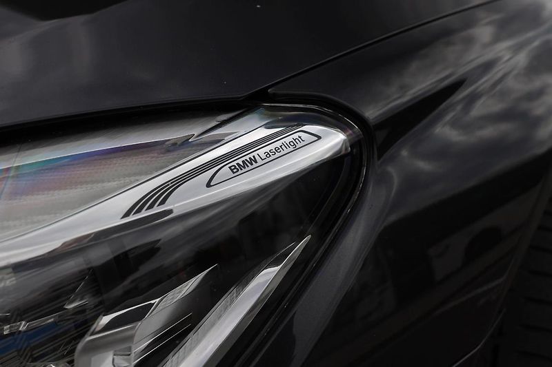 BMW Řada 7 750Li xDrive - fotka 23 z 25