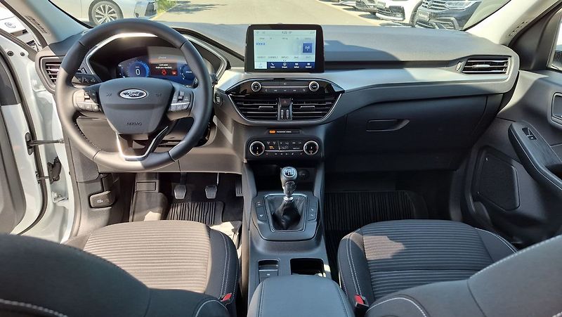 Ford Kuga 1,5 EcoBoost Titanium 110 kW - fotka 12 z 25