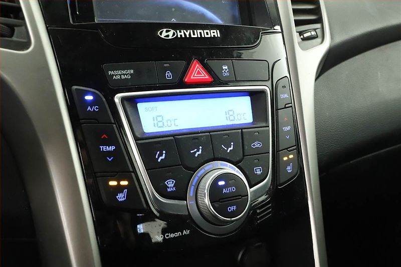 Hyundai i30 (2014) 1.6 CRDi, Navi, Tempomat - fotka 12 z 14