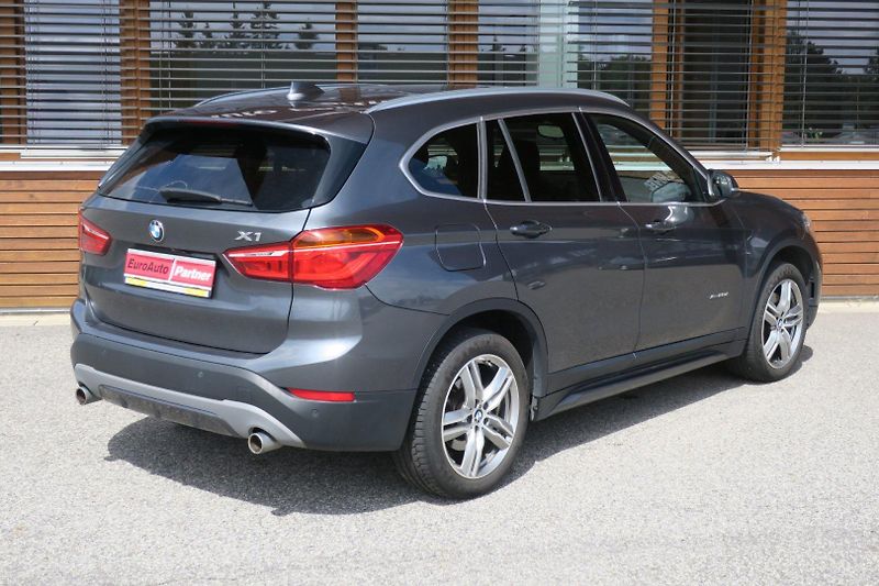 BMW X1 (2017) 2.0 xDrive25d SPORT LINE - fotka 5 z 48
