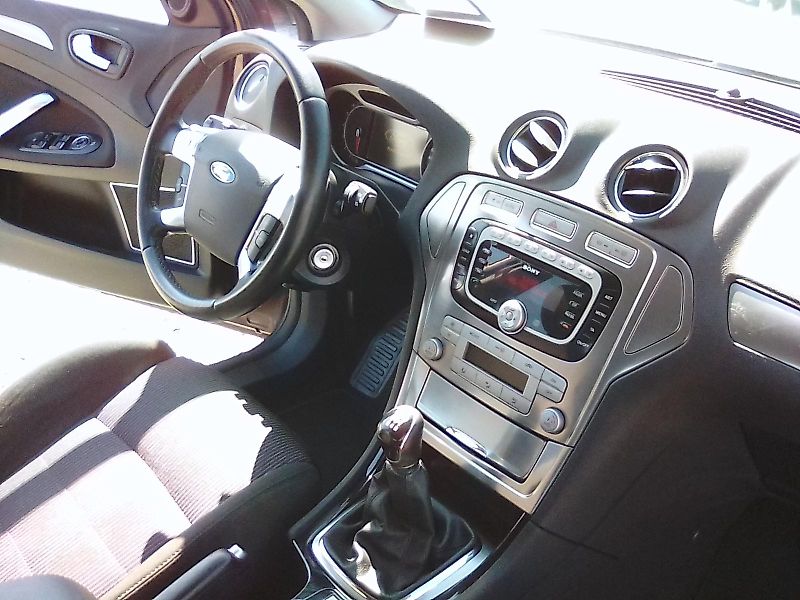 Ford Mondeo (2009) 2.0i 16V Titanium, ser. knížka - fotka 17 z 32