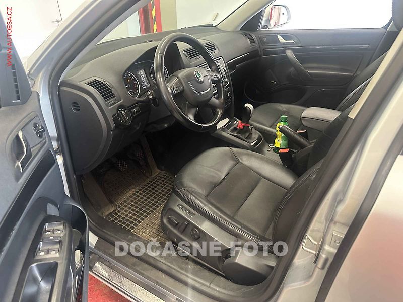 Škoda Octavia (2010) 2.0TDi 4x4, navi, xenon - fotka 3 z 3